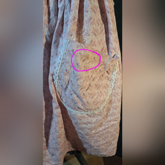 Vintage Homemade Pioneer Apron in Pink with a Delicate Print - Picture 6 of 7